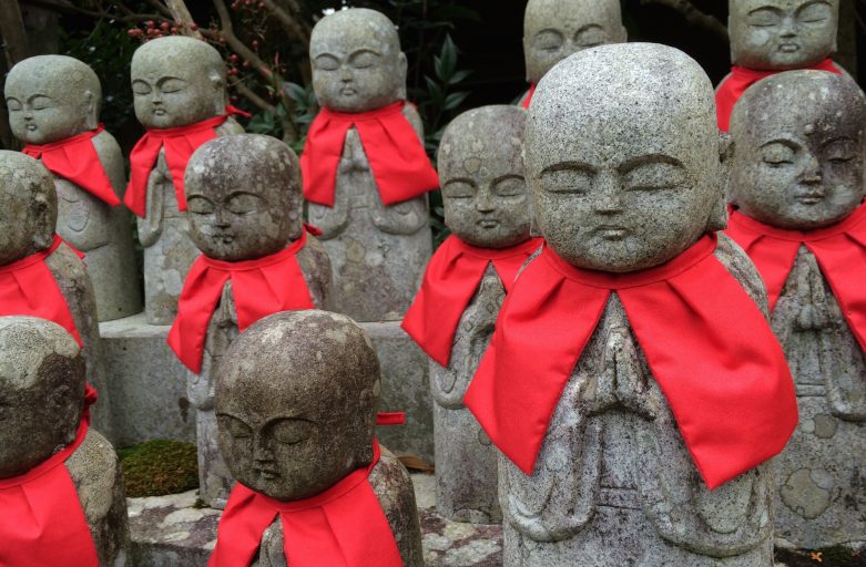 Japanese sculptures with red neck scarves, Pzhere photo CC 2.0 photo
